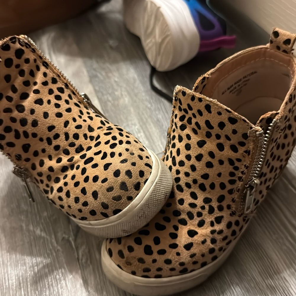 Kids cheetah boots